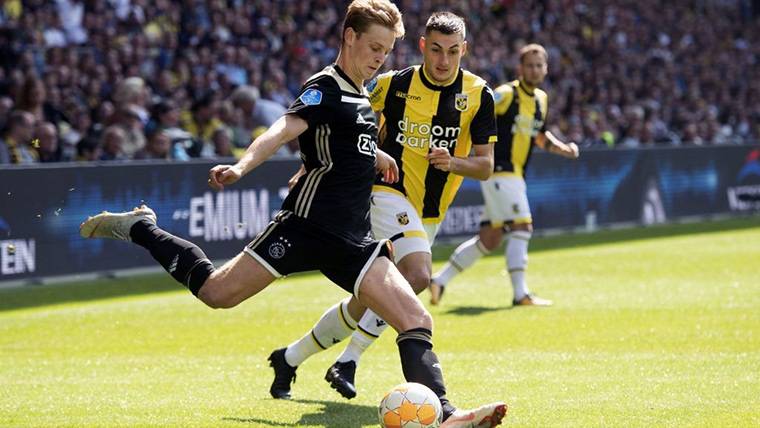 Frenkie Of Jong, during a commitment with the Ajax of Amsterdam