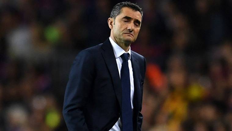 Ernesto Valverde, cabizbajo tras un gol encajado por el Barça