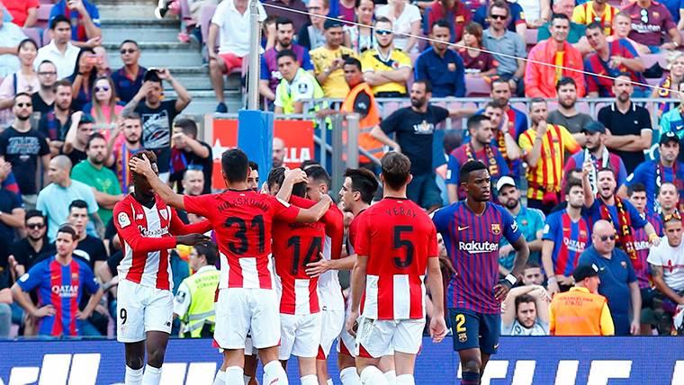 El Athletic, celebrando el primer gol contra el FC Barcelona