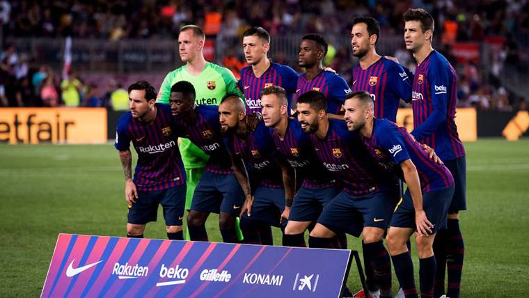 Alignment of the FC Barcelona against the Girona in the fifth day of League