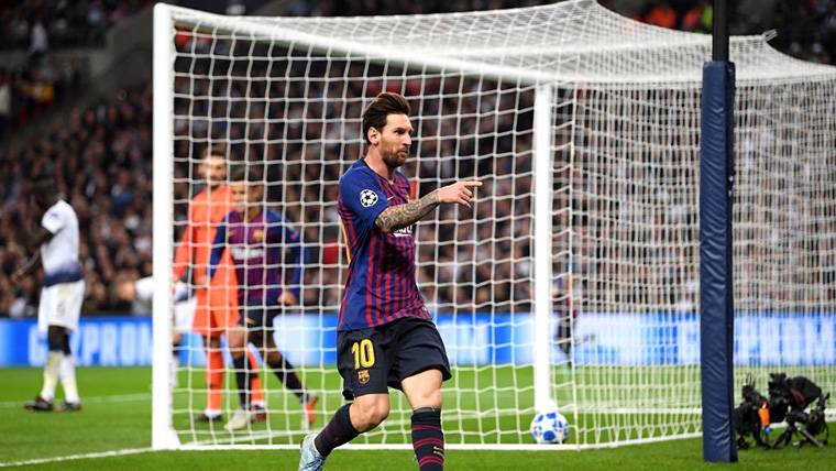 Leo Messi, marking the definite goal of the FC Barcelona to the Tottenham