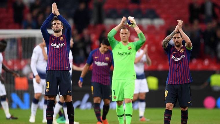Gerard Hammered, Ter Stegen and Messi, celebrating the triumph of the Barcelona