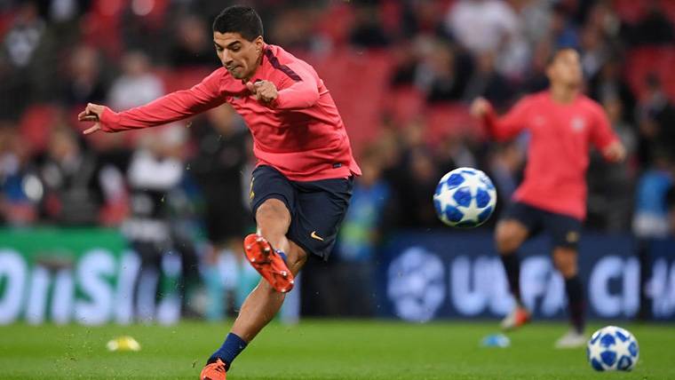Luis Suárez, durante el calentamiento antes del Tottenham-Barça