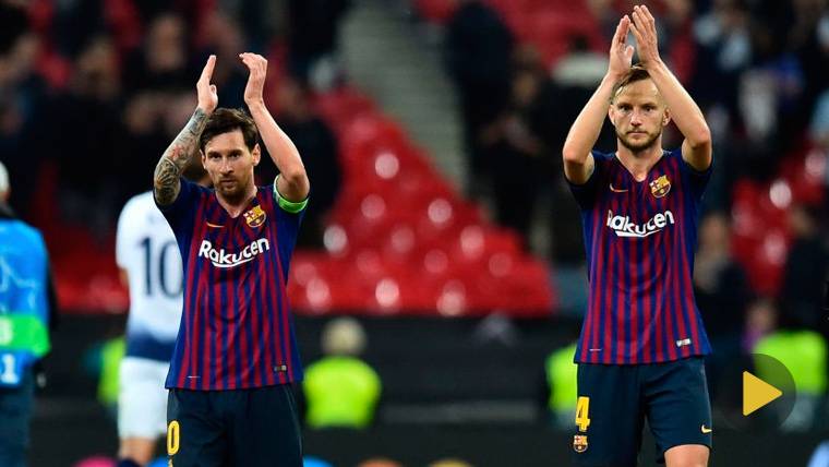 Leo Messi and Ivan Rakitic applaud after a victory of the FC Barcelona