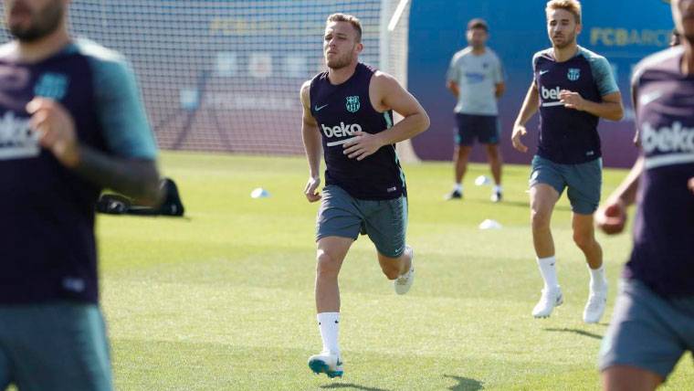 Arthur en un entrenamiento del FC Barcelona | FCB