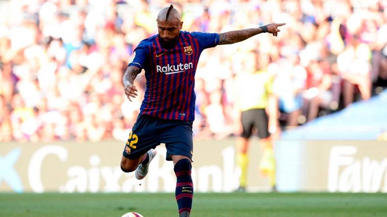 Arturo Vidal en un partido del FC Barcelona