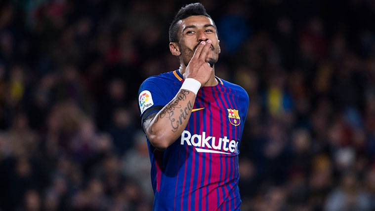 Paulinho Celebrates a goal with the FC Barcelona