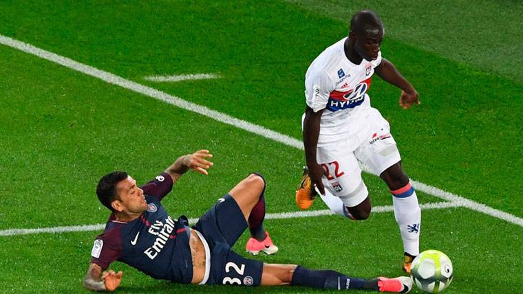 Mendy, the favourite for the left-handed side
