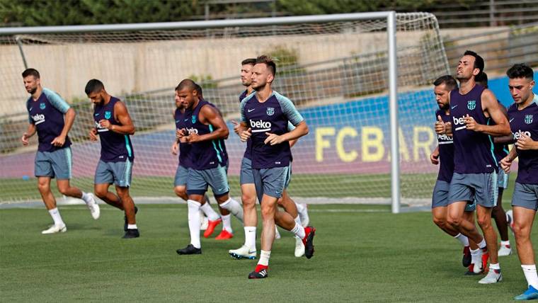 The players of the Barça in a session of training | FCB