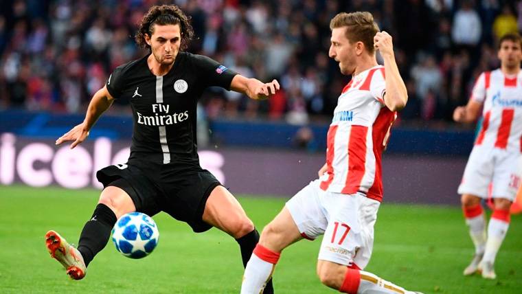 Adrien Rabiot en un partido del Paris Saint-Germain