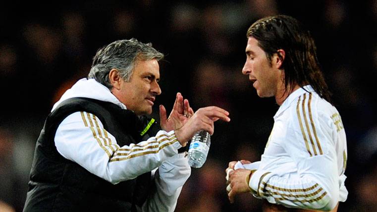 Mourinho trató de animar al equipo