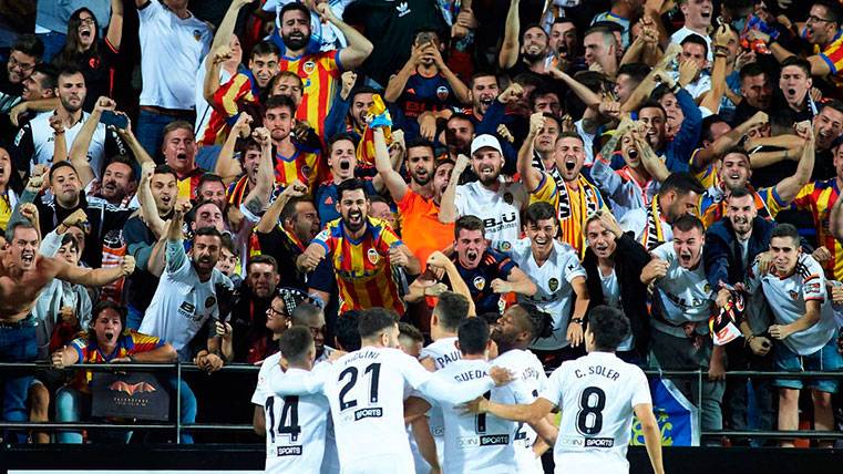 Se oyeron cánticos ofensivos contra Piqué y Shakira en Mestalla