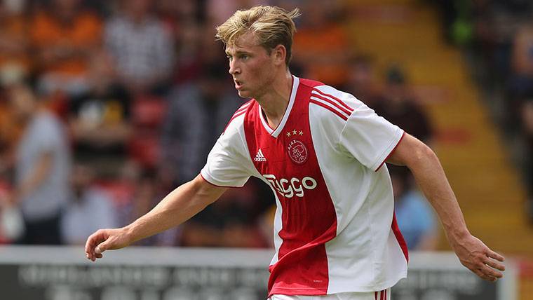 Frenkie de Jong en un partido con el Ajax