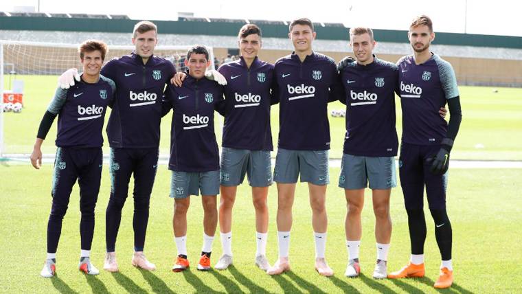 Los jugadores del filial del Barça en un entrenamiento del primer equipo | FCB