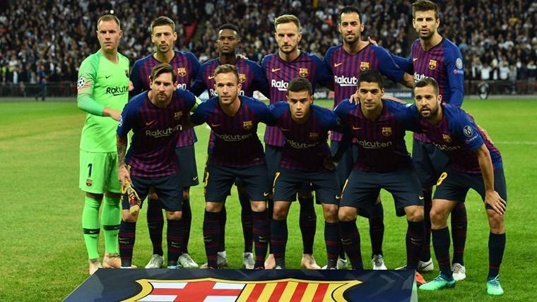 Alineación titular del FC Barcelona en uno de los últimos partidos de Liga