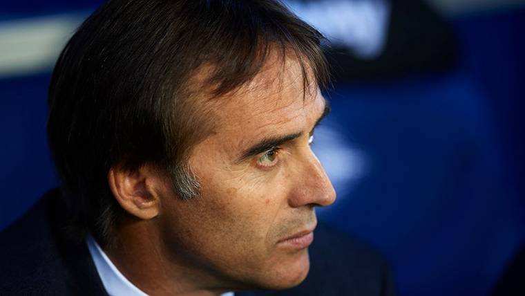 Julen Lopetegui, seated in the bench of the Real Madrid