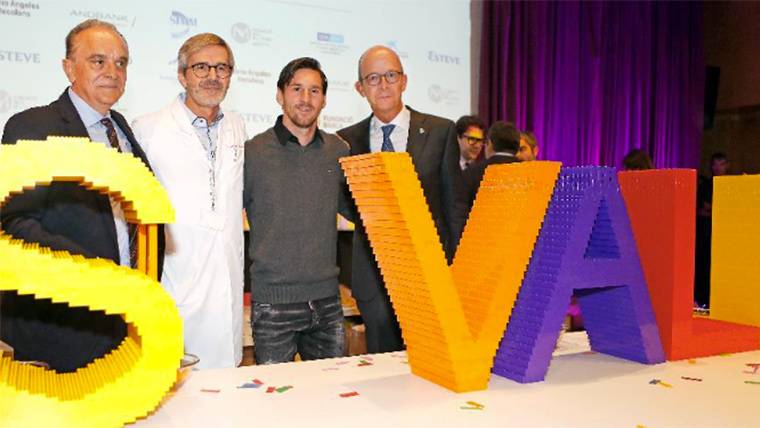 Messi, junto a Jordi Cardoner en el arranque de las obras del SJD Pediatric Center