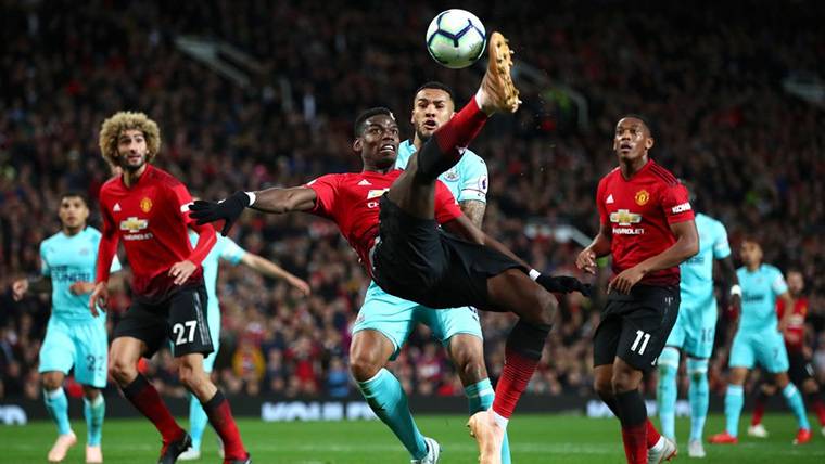 Paul Pogba, making a finish acrobatic with the Manchester United