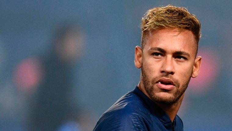 Neymar en un partido con el Paris Saint-Germain