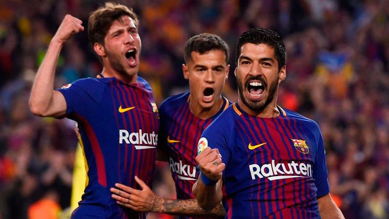 Sergi Roberto, Philippe Coutinho y Luis Suárez celebran un gol del FC Barcelona