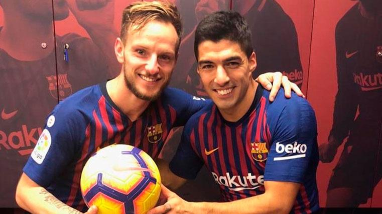 Rakitic Photographed  with Luis Suárez