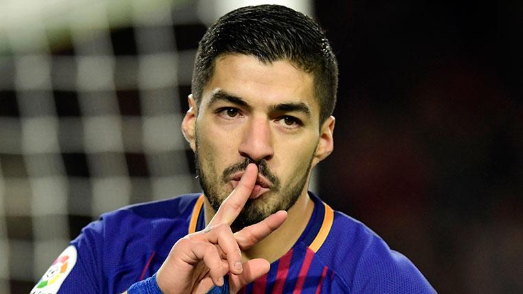 Luis Suárez hunted to Messi in the Classical