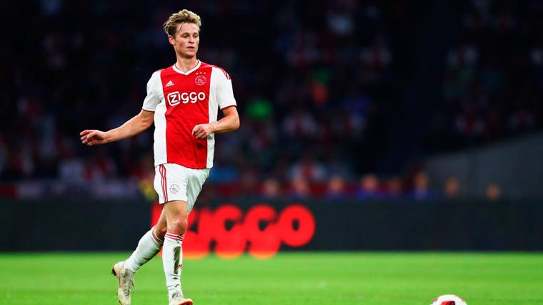 Frenkie de Jong en un partido con el Ajax