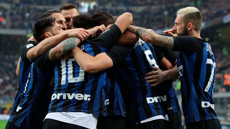Los jugadores del Inter de Milán celebran un gol en la Serie A