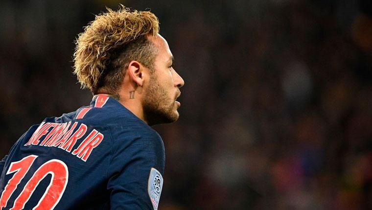 Neymar en un partido con el Paris Saint-Germain