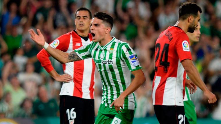 Marc Bartra in a party of the Real Betis