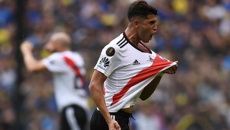 Exequiel Palaces, celebrating a marked goal with River Plate