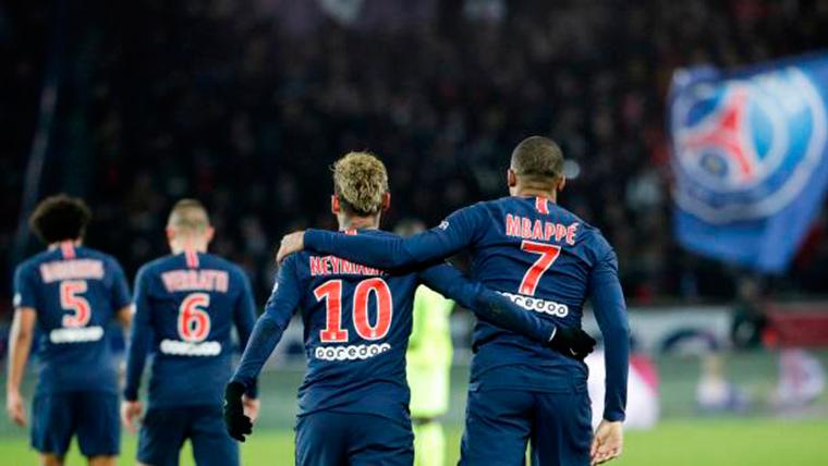 Mbappé y Neymar Jr, celebrando un gol con el Paris Saint-Germain