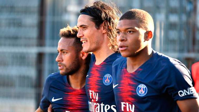 Neymar Jr, Cavani and Mbappé, during a meeting with the PSG