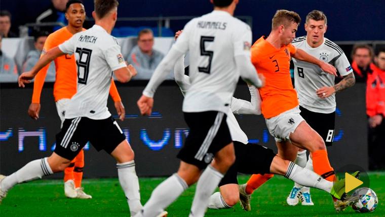 Matthijs de Ligt en un partido con la selección holandesa