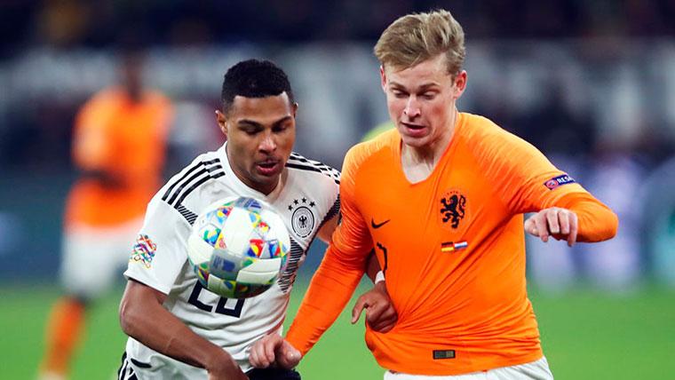 Frenkie Of Jong interests to the Barcelona and to the PSG