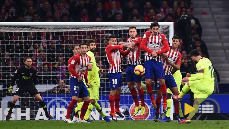 Leo Messi, probando un disparo de falta contra la portería de Oblak