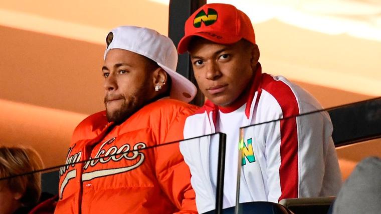 Neymar And Kylian Mbappé in the terracing of the Park of the Princes