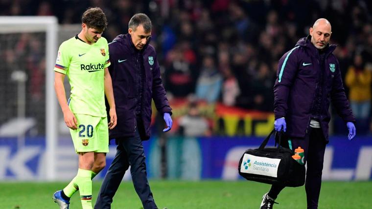 Sergi Roberto se retira lesionado en un partido del FC Barcelona