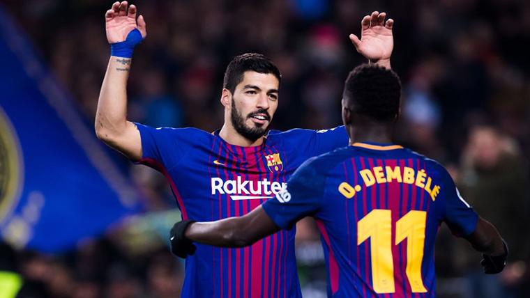 Luis Suárez y Ousmane Dembélé, celebrando un gol con el FC Barcelona