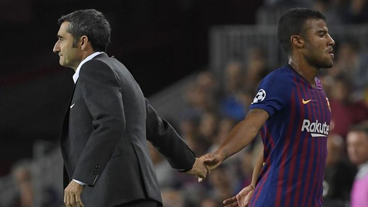 Ernesto Valverde y Rafinha Alcántara, tras un cambio en el Barça