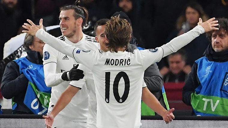 Luka Modric, celebrating one of the goals of the Real Madrid to the Rome