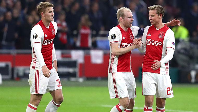 Matthijs Of Ligt, Davy Klaassen and Frenkie of Jong celebrate a triumph of the Ajax