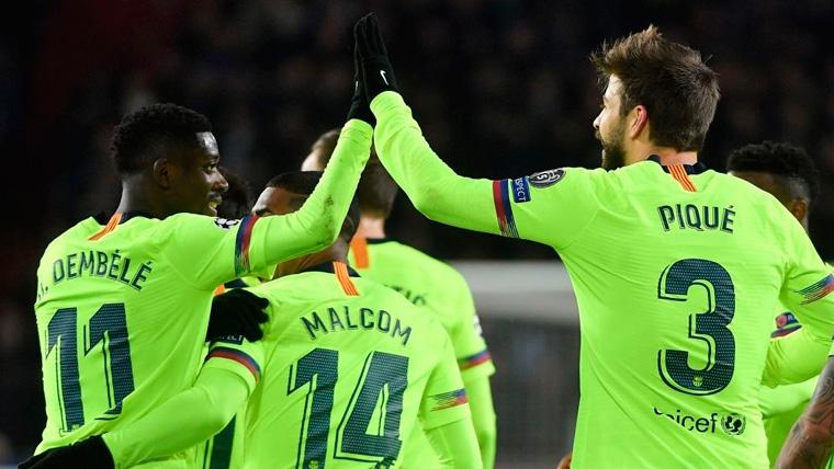 Ousmane Dembélé, Malcom y Gerard Piqué celebran un gol del FC Barcelona