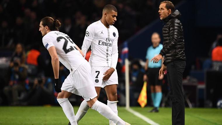 Adrien Rabiot, ingresando to the field by Kylian Mbappé in the PSG-Liverpool