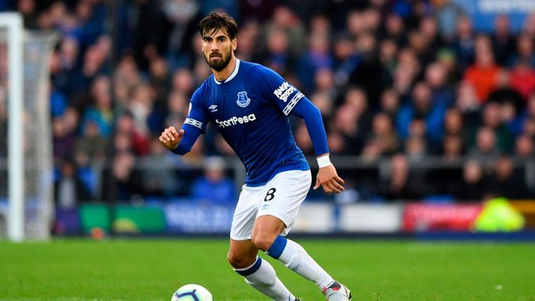 André Gomes in a party with the Everton
