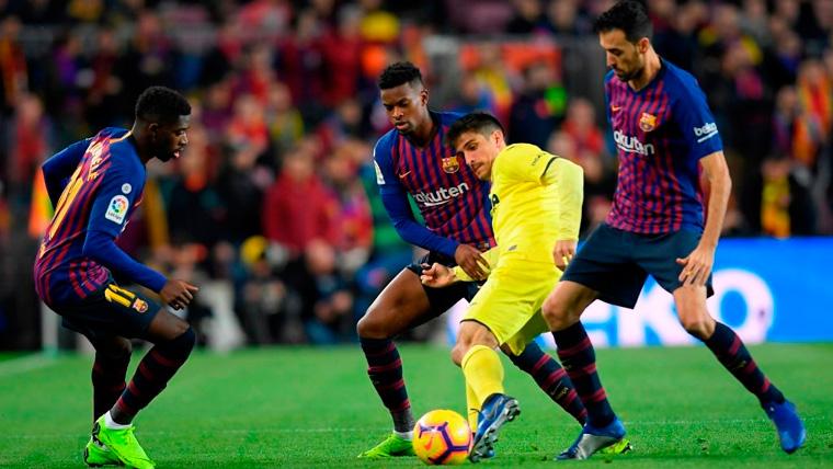 Dembélé, Semedo y Busquets pugnan por un balón con Gerard Moreno