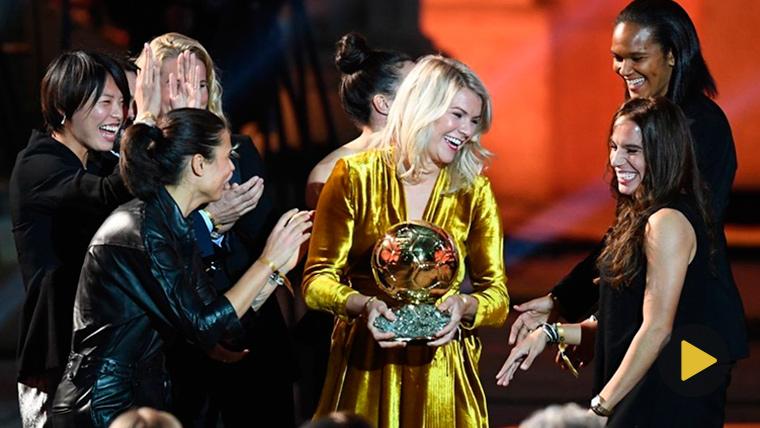 Ada Hegerberg, happy after receiving his first Balloon of Gold