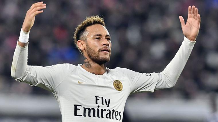 Neymar Jr, protesting by a fault received with the PSG