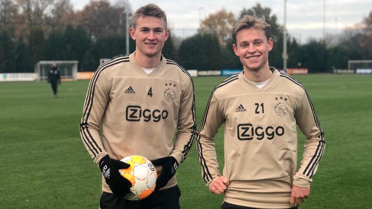Matthijs Of Ligt and Frenkie of Jong in a training of the Ajax