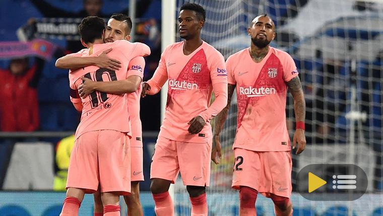 Leo Messi, celebrando con sus compañeros el segundo gol de falta al Espanyol